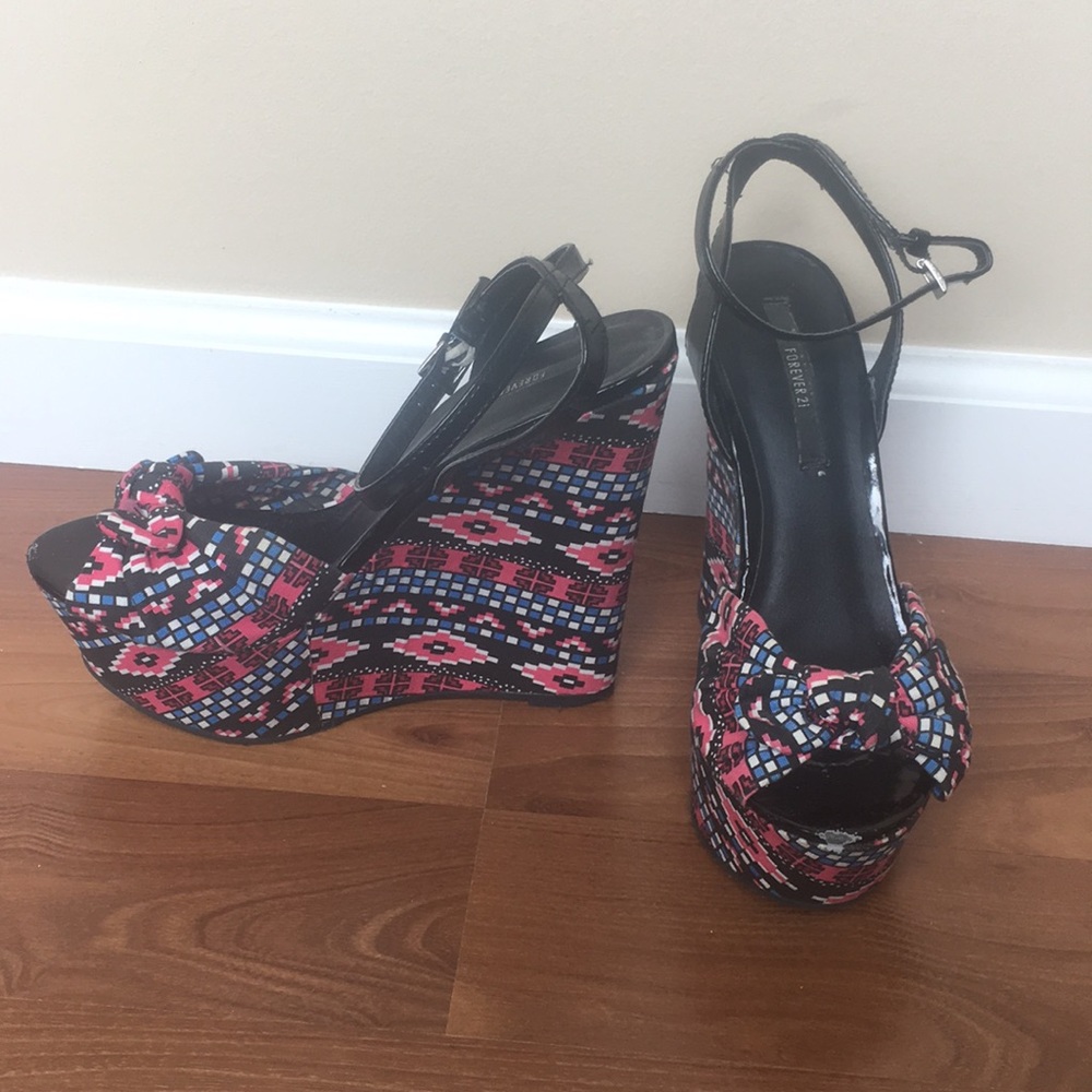 Platform 5 inch Forever 21 Heels with Aztec Design